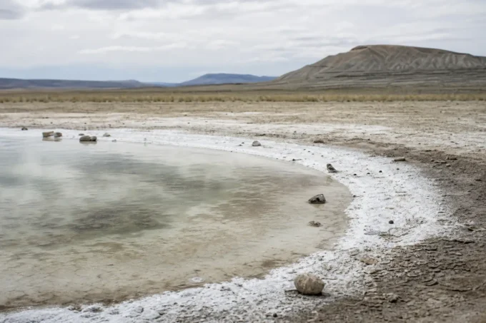 Editorial image for The Country That Is Poisoned in You Cross a Country of Alkali Flats Where the Only Water for Forty Miles Tastes Like Soap.